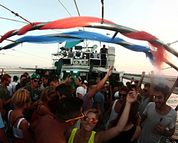 wave music boat